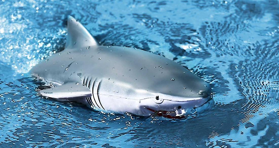 Cápának álcázható távirányítós motorcsónak 7