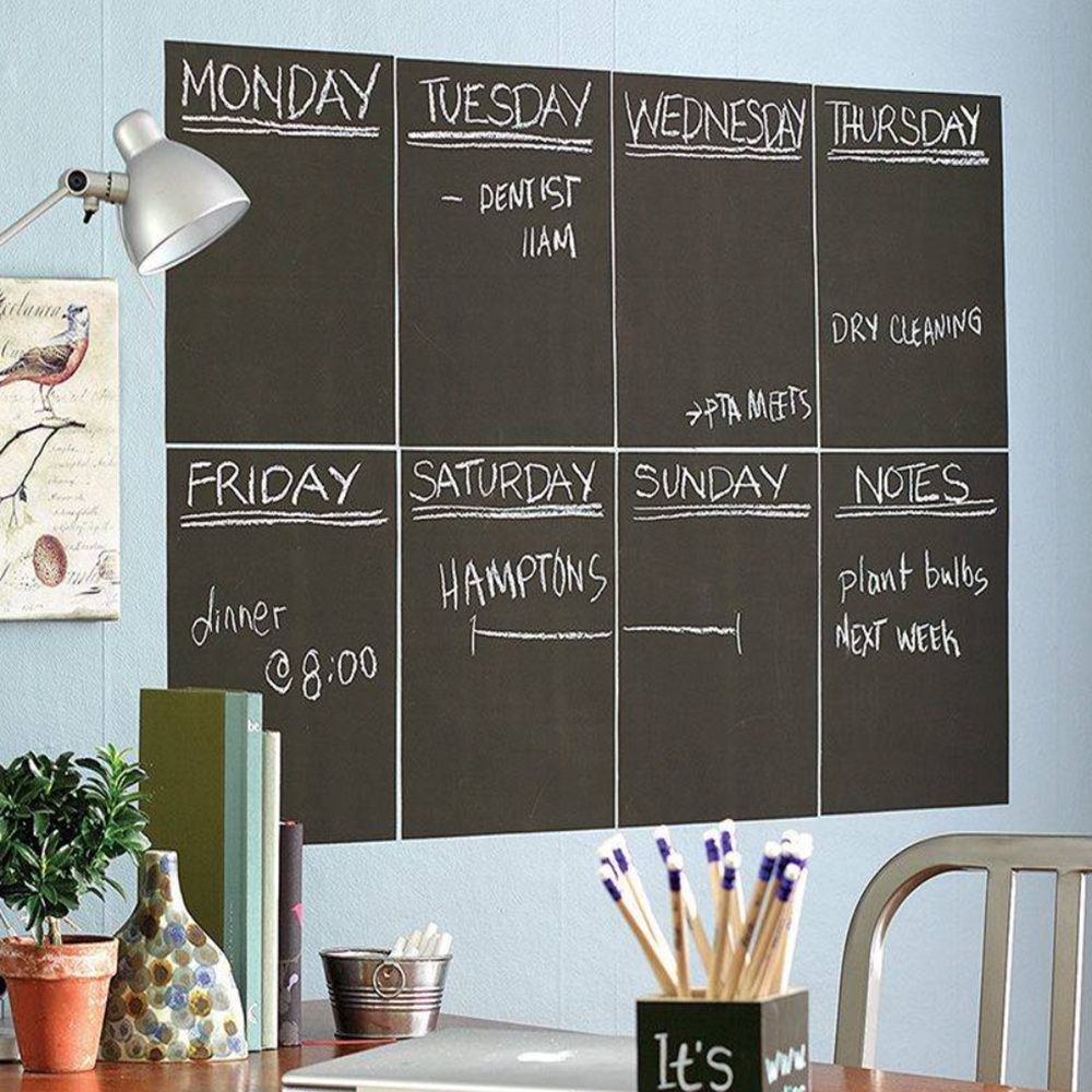 Krétával írható öntapadós falfólia – 200×45 cm táblafólia tekercs 5 db ajándék krétával, könnyen tisztítható krétatábla matrica gyerekeknek és irodába (BLLV)1