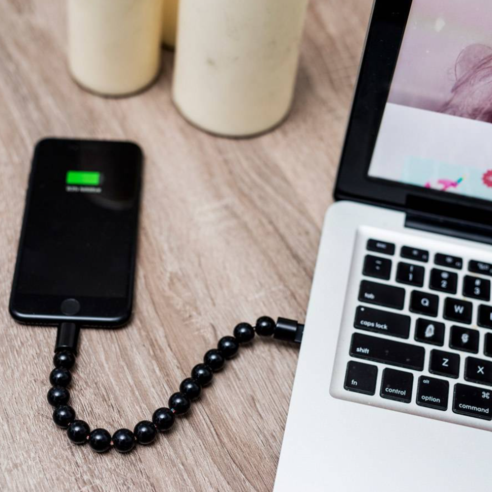 Fekete színű USB töltőkábel karkötő iPhone-hoz – lightning csatlakozó (BLLV)