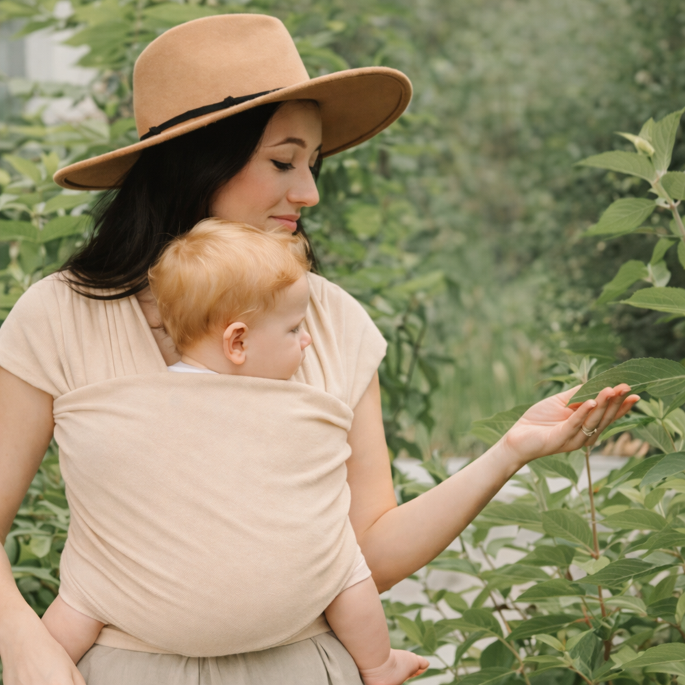 Ergonomikus babahordozó újszülötteknek – állítható, kéz nélküli használat, bézs (BBM) 4